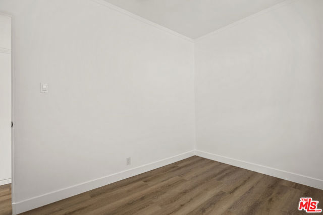4723 Beverly Boulevard, Los Angeles CA: https://media.crmls.org/mediaz/1b9cf1c0-c823-4514-bb0f-e4528e45d4c1.jpg