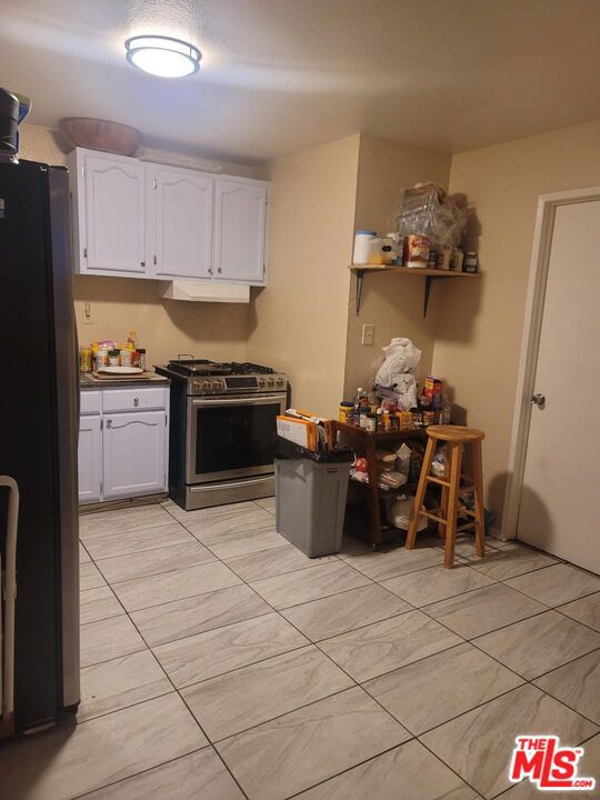 8111 S Main Street, Los Angeles CA: https://media.crmls.org/mediaz/1b9cf5b2-a4ee-4857-822f-80b14573f18b.jpg