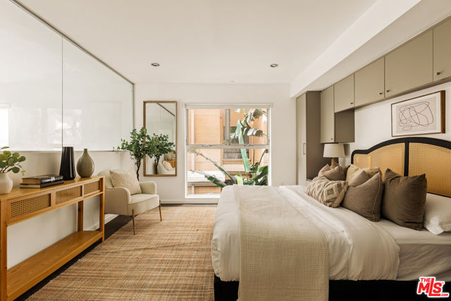 7062 Hawthorn Avenue, Los Angeles CA: https://media.crmls.org/mediaz/1b9de0a9-08d3-4388-bd89-f2175a33664e.jpg