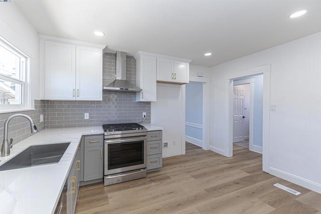 4015 SAN JUAN ST, Oakland CA: https://media.crmls.org/mediaz/1b9deb43-6846-4963-8dd6-f6d6246ba32d.jpg