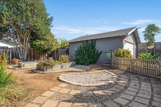 172 W Phillips Road, Watsonville CA: https://media.crmls.org/mediaz/1b9e2ff8-0cfe-4a07-861e-435c6e25d4c6.jpg