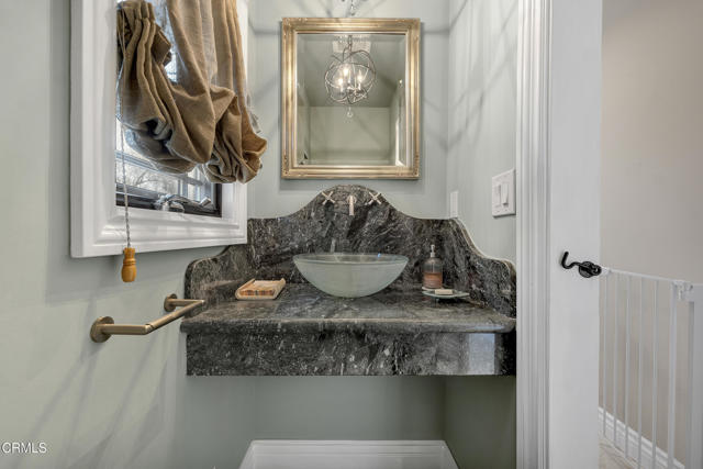 9999 Wornom Avenue, Sunland CA: https://media.crmls.org/mediaz/1b9e7433-27a7-46b9-a6c8-b584fa97f0b8.jpg