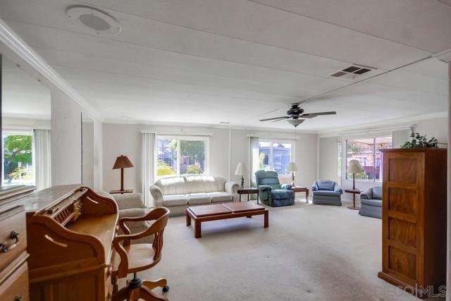 14215 Pecan Park Ln, El Cajon CA: https://media.crmls.org/mediaz/1b9f3d5f-8795-45ab-9c78-99864d4d8688.jpg