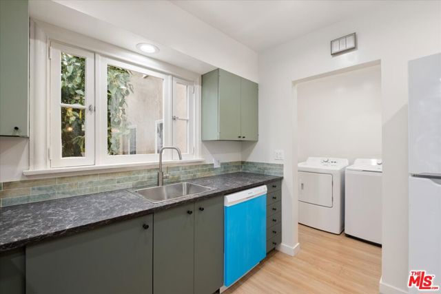6612 Emmet Terrace, Los Angeles CA: https://media.crmls.org/mediaz/1b9f8577-f95b-4b87-ada4-885755a0a096.jpg