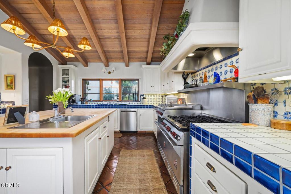 MLS #V1-33911 image #14