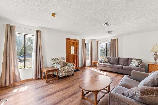 Detail Gallery Image 4 of 20 For 236 S 11th St, Santa Paula,  CA 93060 - 4 Beds | 3 Baths