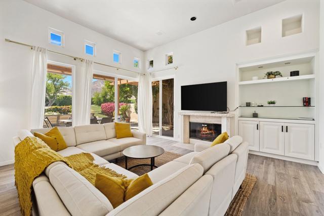 48205 Via Solana, La Quinta CA: https://media.crmls.org/mediaz/1b9ffd1b-7e81-4892-8014-24715ec11140.jpg