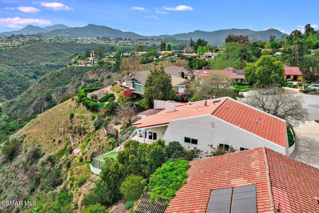 1822 Calle Borrego, Thousand Oaks CA: https://media.crmls.org/mediaz/1ba02752-952a-4efc-b843-808e1f336cdf.jpg