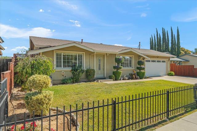 1239 Swaner Drive, Gilroy CA: https://media.crmls.org/mediaz/1ba17836-067d-41cf-8310-73a1dcee5f4f.jpg