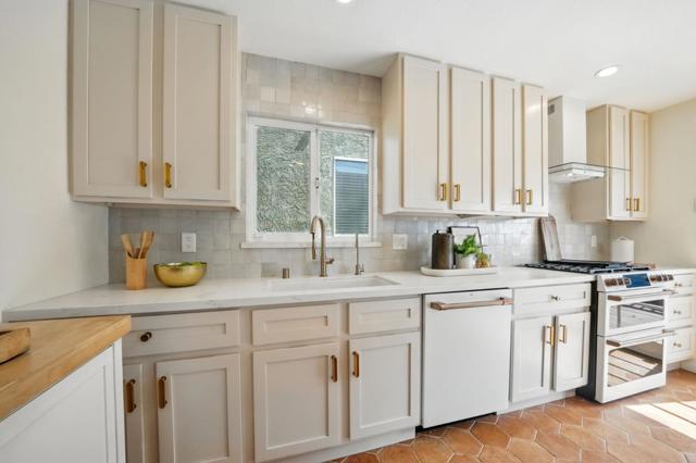 6532 Claremont Avenue, Richmond CA: https://media.crmls.org/mediaz/1ba24c83-59a3-4f57-9043-0b5476b762b2.jpg