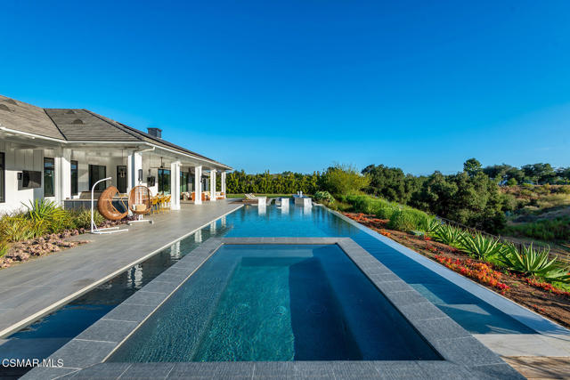 2111 High Knoll Circle, Thousand Oaks CA: https://media.crmls.org/mediaz/1ba2a51e-10bd-426a-a095-eef99de0a971.jpg