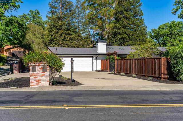 2424 San Miguel Dr, Walnut Creek CA: https://media.crmls.org/mediaz/1ba2ab33-1dcb-4af2-b766-8131c183f0e4.jpg