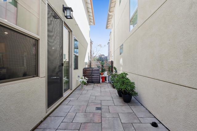 5623 Central Pkwy, Dublin CA: https://media.crmls.org/mediaz/1ba31628-02e2-4d75-a2a0-5861be82783f.jpg