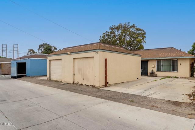 4834 4836 Terrace Avenue, Oxnard CA: https://media.crmls.org/mediaz/1ba38533-32c0-41be-a119-c0321c01d505.jpg