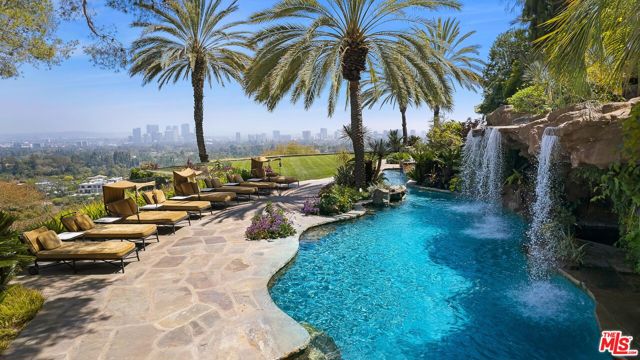 10066 Cielo Drive, Beverly Hills CA: https://media.crmls.org/mediaz/1ba3b4ed-285e-4cf8-93cd-221818739707.jpg