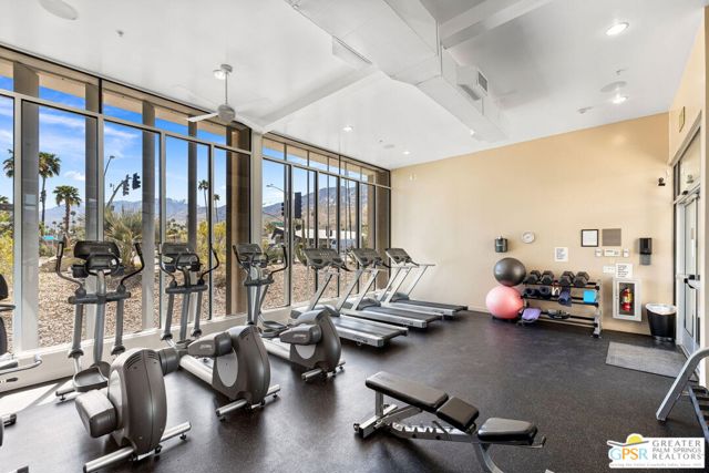 930 E Palm Canyon Drive, Palm Springs CA: https://media.crmls.org/mediaz/1ba4af06-3e7a-404d-a7d4-0ff0fb2e67b7.jpg
