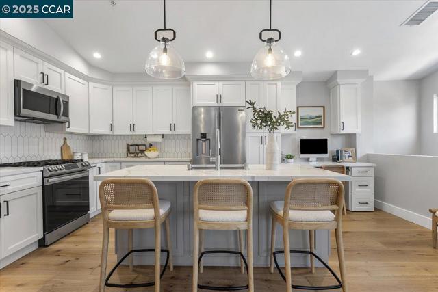 1310 Sutter Creek Ln, San Ramon CA: https://media.crmls.org/mediaz/1ba5d126-8986-4e27-99e1-3cbd8ab42028.jpg