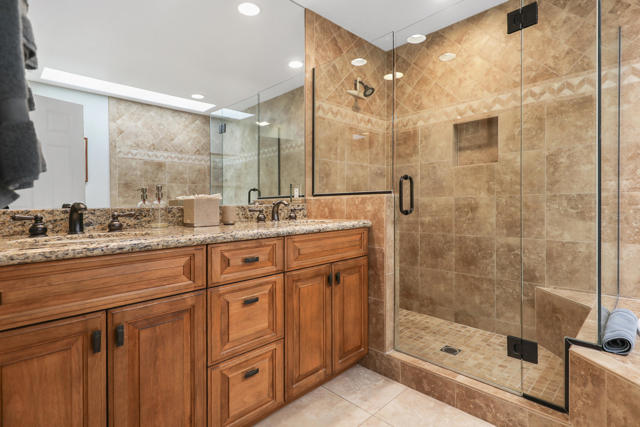 352 Villena Way, Palm Desert CA: https://media.crmls.org/mediaz/1ba60973-9827-4933-840f-465e6634e453.jpg