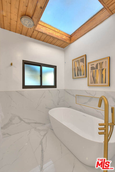 3804 Duray Place, Los Angeles CA: https://media.crmls.org/mediaz/1ba635c2-505e-4045-bfd6-e1c5267e8bb1.jpg