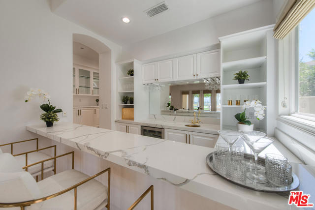 3791 WINFORD Drive, Tarzana CA: https://media.crmls.org/mediaz/1ba6ac44-db85-4672-9c99-3590697ef5f1.jpg