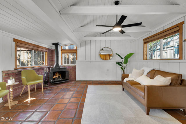 410 W Spazier Avenue, Burbank CA: https://media.crmls.org/mediaz/1ba6ef3f-be86-4b1e-b9e7-8ca732c3b99a.jpg