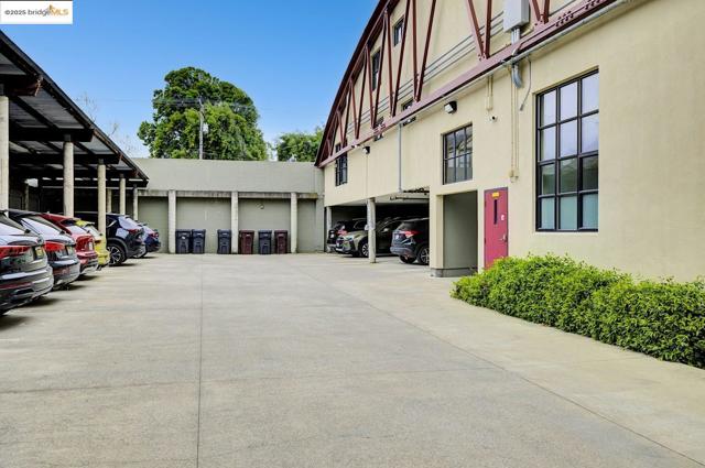 1695 15Th St, Oakland CA: https://media.crmls.org/mediaz/1ba75146-04a9-4e12-a669-49053293b5fd.jpg