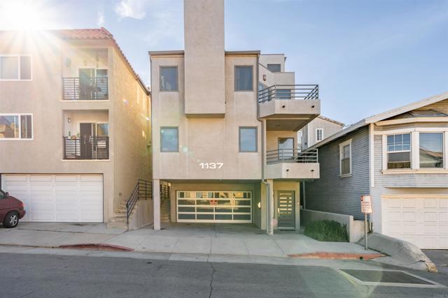 1137 Loma Dr, Hermosa Beach, California 90254, 2 Bedrooms Bedrooms, ,3 BathroomsBathrooms,Residential,Sold,Loma Dr,PTP2207201