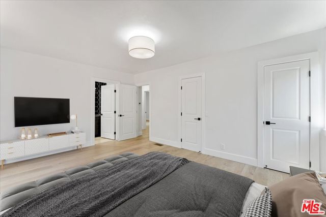 21171 Colina Drive, Topanga CA: https://media.crmls.org/mediaz/1ba9aa63-5ae6-44df-a1a0-efb8368a209d.jpg