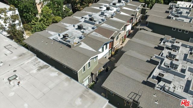 2020 Holly Drive, Los Angeles CA: https://media.crmls.org/mediaz/1ba9d0e4-cff6-4f4e-8e65-dfde37bc88dd.jpg