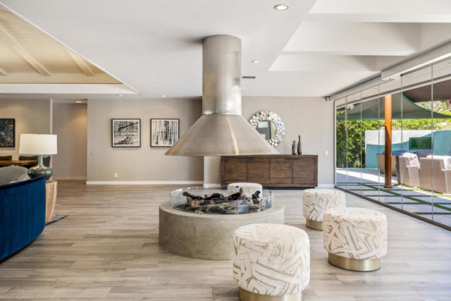 580 W Panga Way, Palm Springs CA: https://media.crmls.org/mediaz/1ba9d2e2-d947-4ce6-9cb2-581dc49c526a.jpg