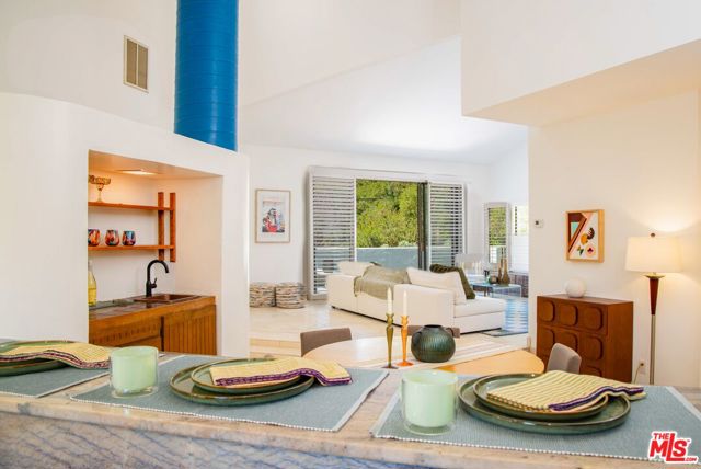 520 Barker Pass Road, Santa Barbara CA: https://media.crmls.org/mediaz/1ba9dfd8-7bb5-4645-8830-a333feb90e65.jpg