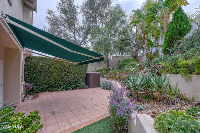 1044 Larry Court, Newbury Park CA: https://media.crmls.org/mediaz/1bab0710-7d5b-4bb9-a753-d8b303849885.jpg