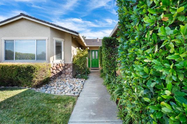 1091 Nez Perce Drive, Hollister CA: https://media.crmls.org/mediaz/1babb201-912a-4fb5-8444-3c683102ad04.jpg