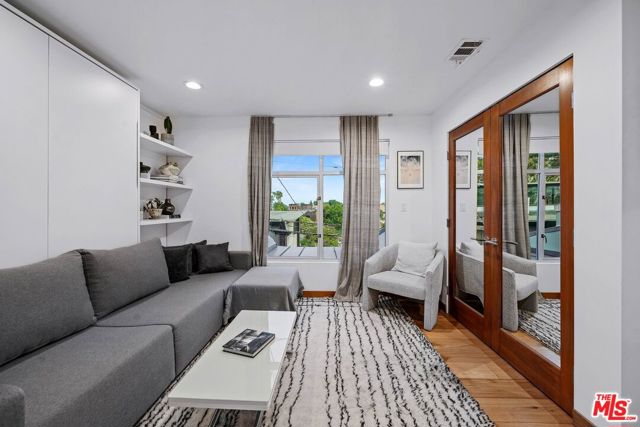 512 Brooks Avenue, Venice CA: https://media.crmls.org/mediaz/1babd0bc-4c16-4286-ba84-3d825d145ced.jpg
