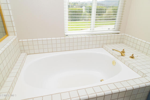 3154 Provence Place, Thousand Oaks CA: https://media.crmls.org/mediaz/1bac854c-d59a-4093-bd29-9acfbf477c5a.jpg