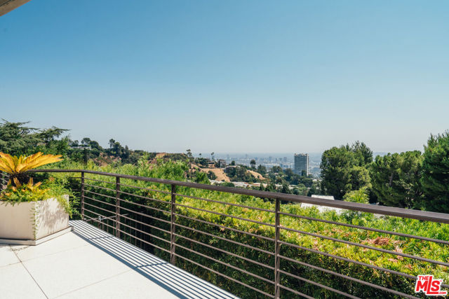 1470 CARLA, Beverly Hills CA: https://media.crmls.org/mediaz/1bac9ffb-c467-42ee-ac00-5072885f5abe.jpg