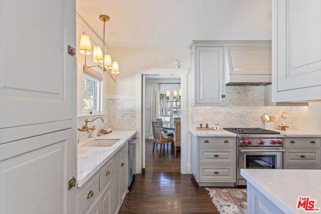 601 S Hudson Avenue, Pasadena CA: https://media.crmls.org/mediaz/1bad31ee-aab4-46fd-a0d9-501b0c5a2711.jpg