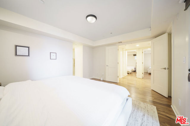 642 Hermosa Avenue, Hermosa Beach CA: https://media.crmls.org/mediaz/1bad8f0a-339c-4711-84ca-fa91033bf0b6.jpg
