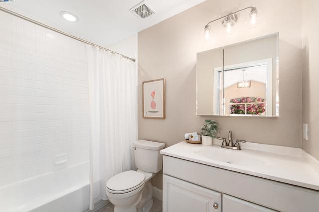 1398 Benedict Ct, Pleasanton CA: https://media.crmls.org/mediaz/1bae38c9-a760-423b-b936-83e378a1524d.jpg