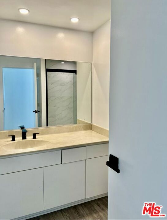 5400 E The Toledo, Long Beach CA: https://media.crmls.org/mediaz/1bae4747-2b06-4da5-ba8c-f4912491f879.jpg