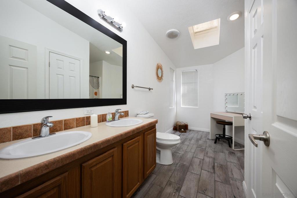 MLS #250038022SD image #17