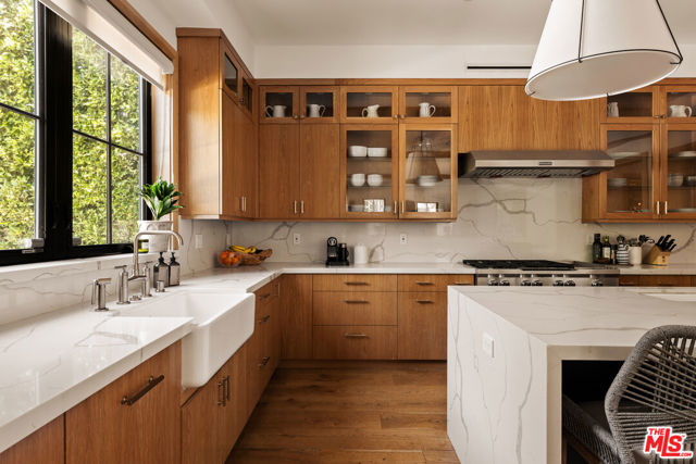 4447 Farmdale Avenue, Studio City CA: https://media.crmls.org/mediaz/1bae9fb1-d75c-43b8-9ead-310d00c96b63.jpg