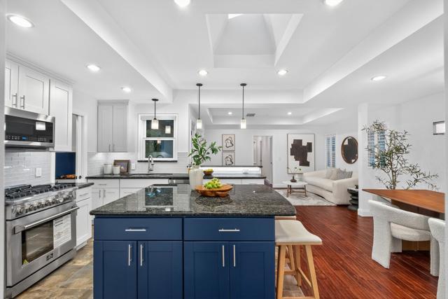 543 Toft Street, Mountain View CA: https://media.crmls.org/mediaz/1baea114-86fe-4c34-adc3-c0b7a976606b.jpg
