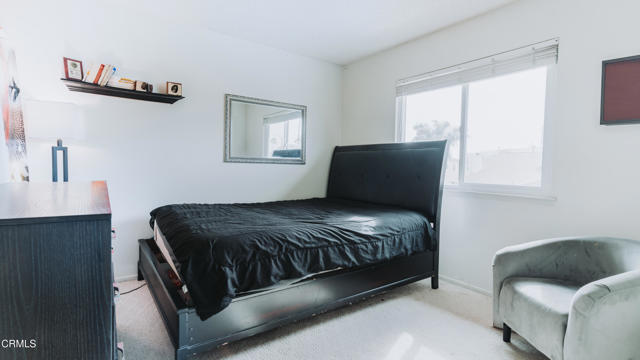 1020 Dunes Street, Oxnard CA: https://media.crmls.org/mediaz/1baed317-daf9-41f0-95e3-eef1e3619f6a.jpg