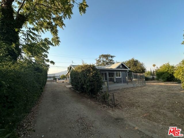 499 E 12th Street, Beaumont CA: https://media.crmls.org/mediaz/1baf523d-4b6d-43fc-9a0e-62b99fe99f9e.jpg