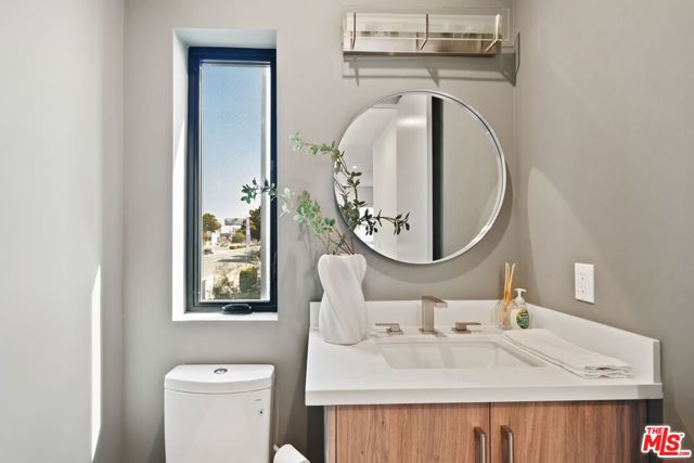 12614 Venice Boulevard, Los Angeles CA: https://media.crmls.org/mediaz/1baf9b0d-a96c-4129-aed2-4a16efde8b4d.jpg