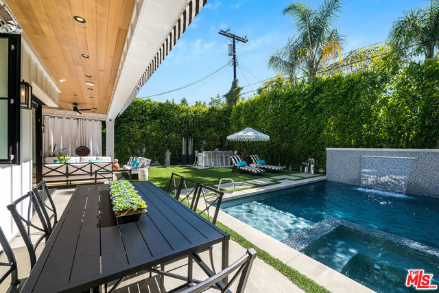 4365 Kraft Avenue, Studio City CA: https://media.crmls.org/mediaz/1baf9b96-f0e5-4c01-b6a6-ec20ccf42872.jpg