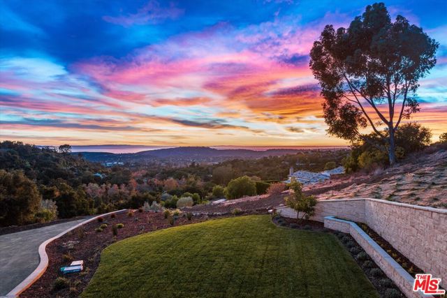 2082 Las Canoas Road, Santa Barbara CA: https://media.crmls.org/mediaz/1bafb344-cbcf-4122-ac10-e1db89400067.jpg