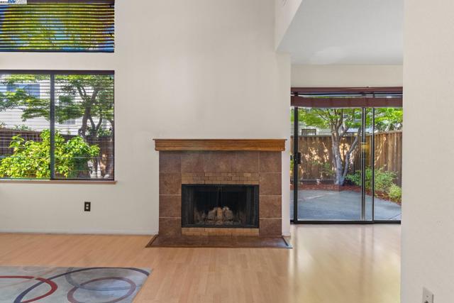 35 Leonard Ct, Alameda CA: https://media.crmls.org/mediaz/1bafc189-6309-433c-a0eb-b74042d3df59.jpg