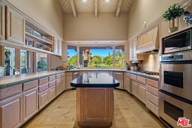 71150 N Thunderbird Terrace, Rancho Mirage CA: https://media.crmls.org/mediaz/1bb11046-1f82-493a-8e2c-898b3e420a41.jpg